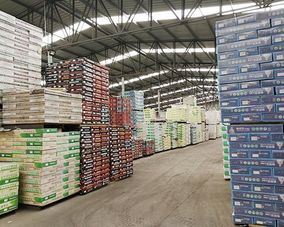 Packed stock awaiting despatch — Shandong Home Top flooring factory